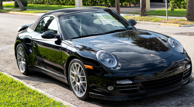 Black Porsche 911